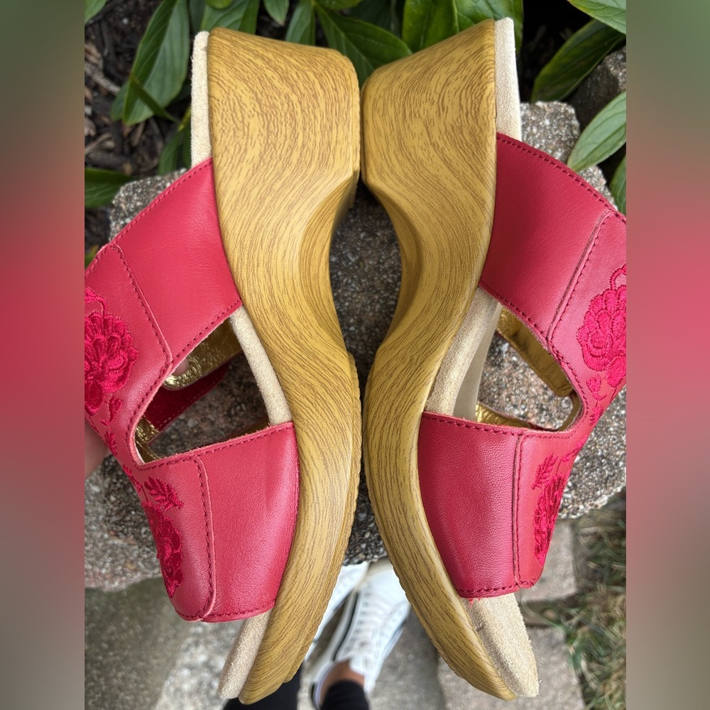 New ALEGRIA Womens size 8 Linn Red Embroidered Leather Slip On Wedge Sandals - Picture 4 of 8